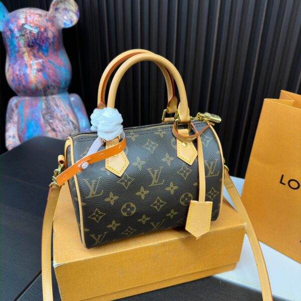 Replica Louis Vuitton Bag 15*20CM