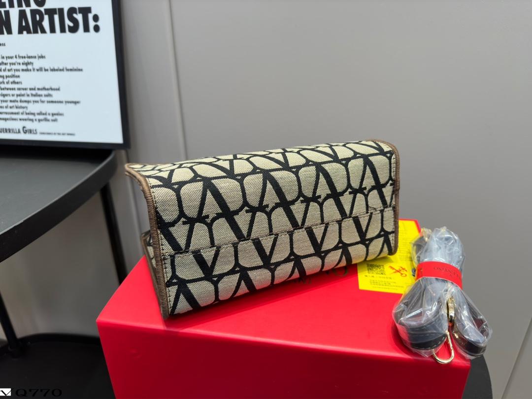 Replica Valentino Bag 23*21CM