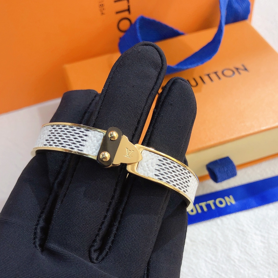 Replica LOUIS VUITTON Bangle