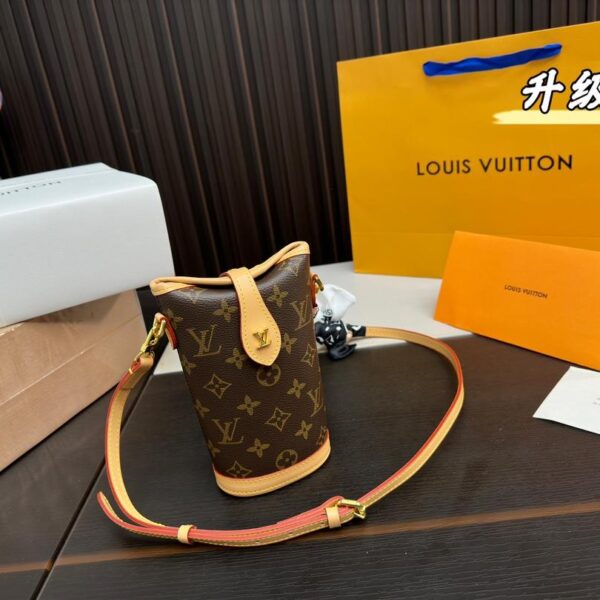 Replica Louis Vuitton Bag 6*14*18CM