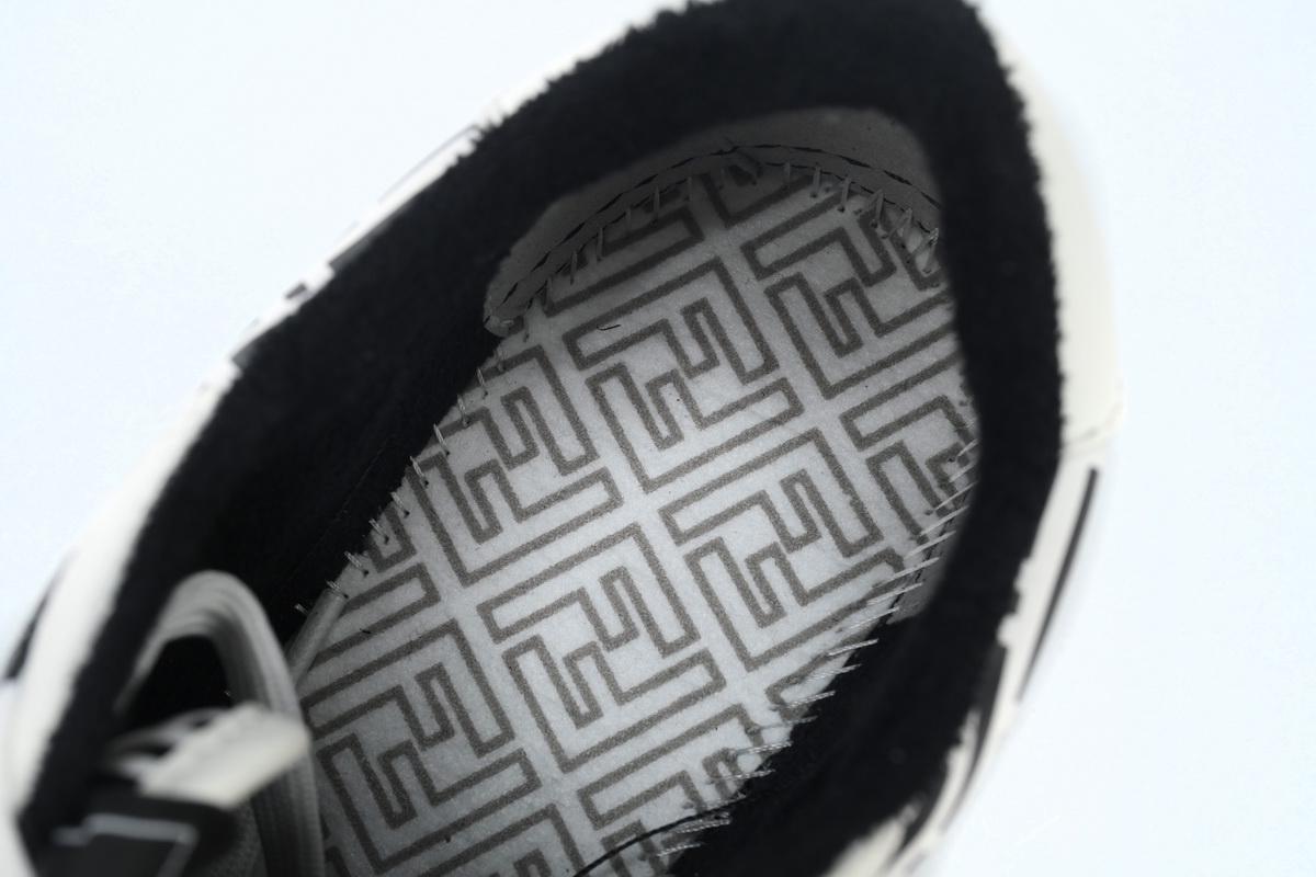Replica Fendi Shoe Fendi Match Black and White