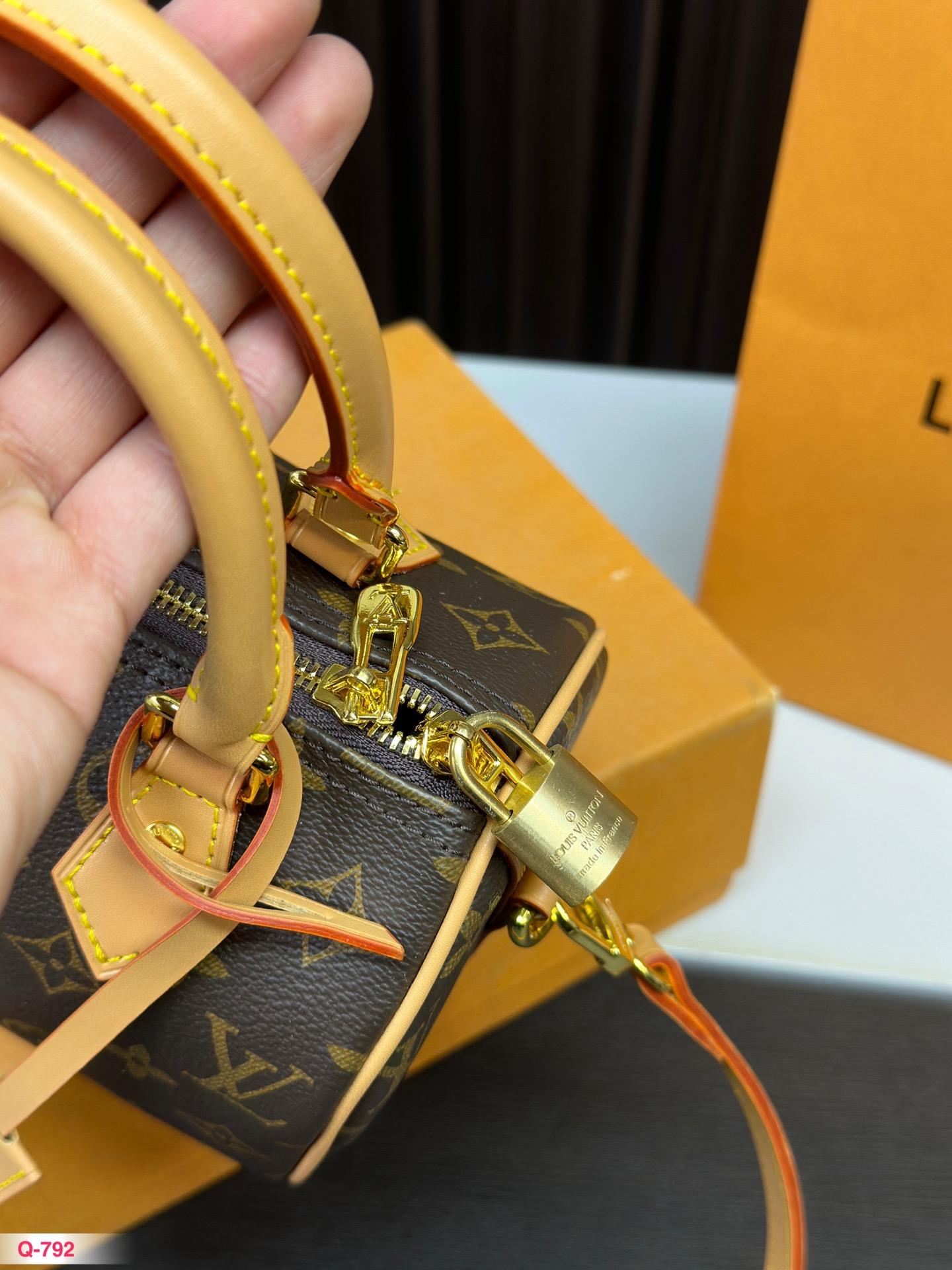 Replica Louis Vuitton Bag 15*20CM