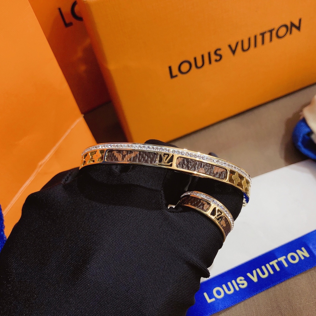 Replica LOUIS VUITTON Ring