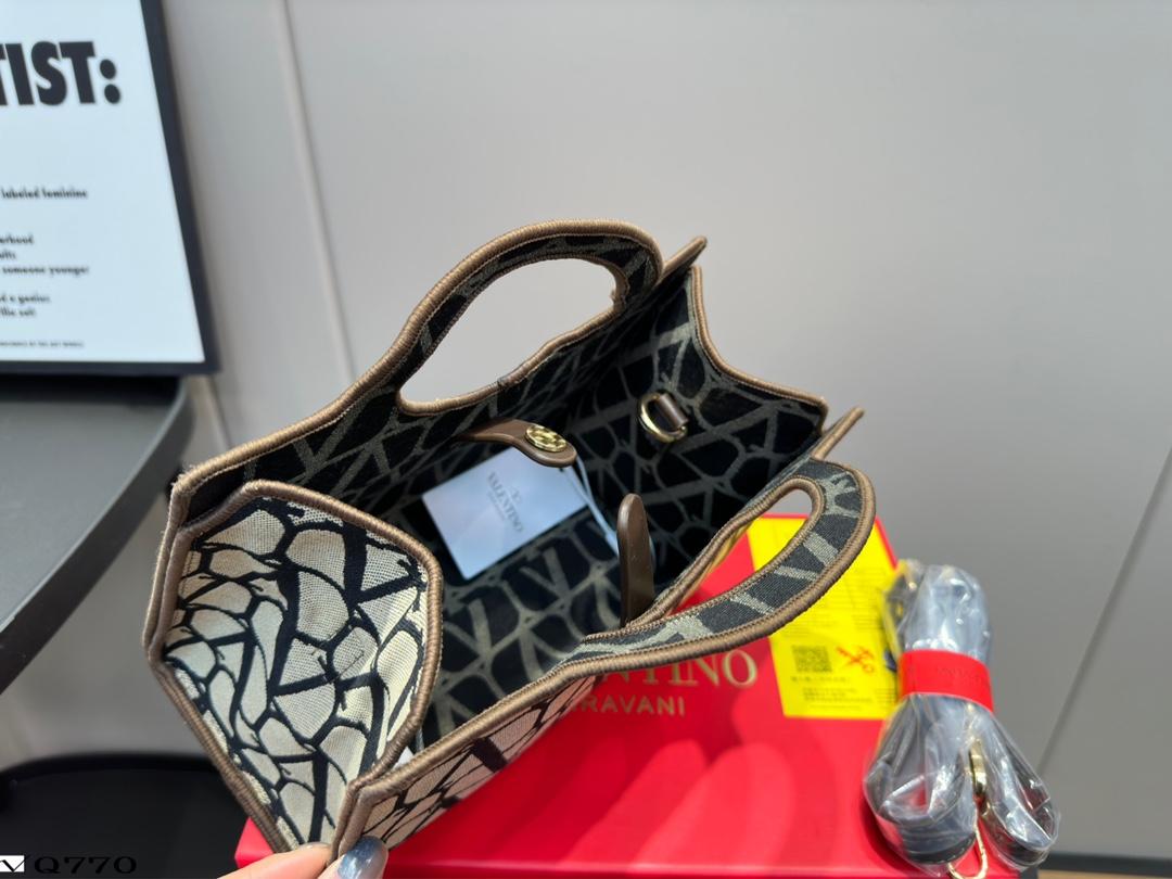 Replica Valentino Bag 23*21CM