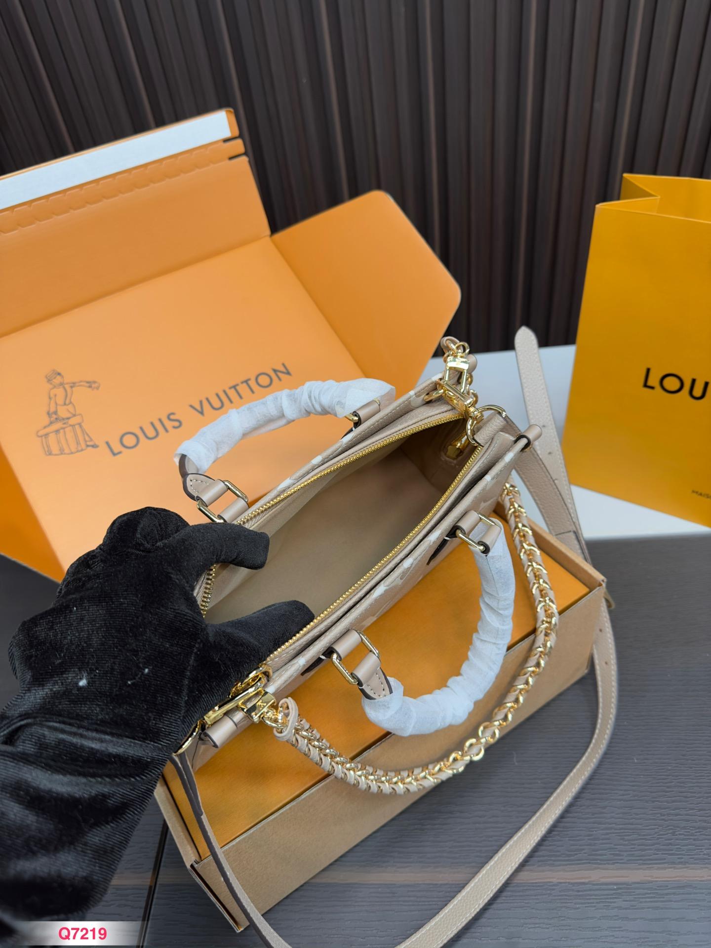 Replica Louis Vuitton Bag 14*26CM