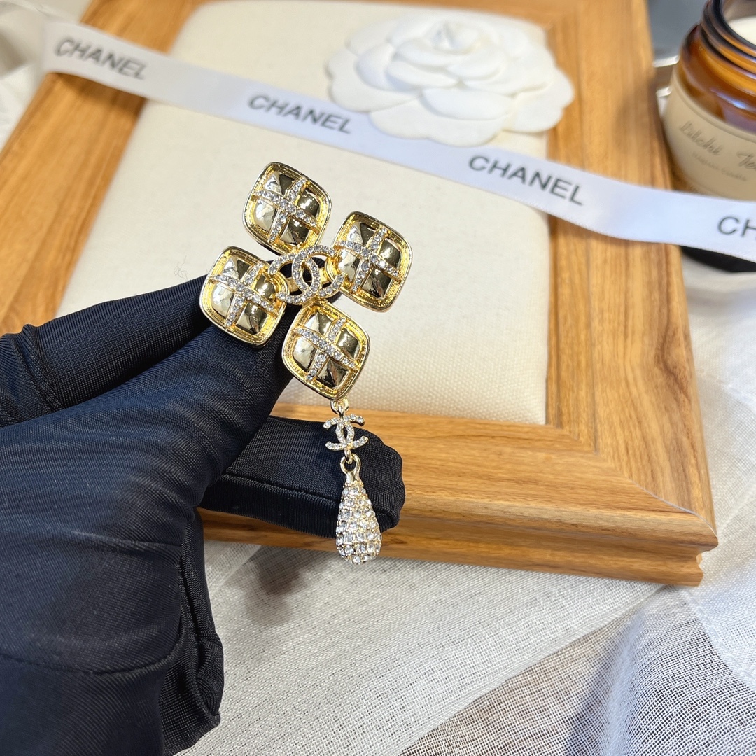 Replica CHANEL Brooch