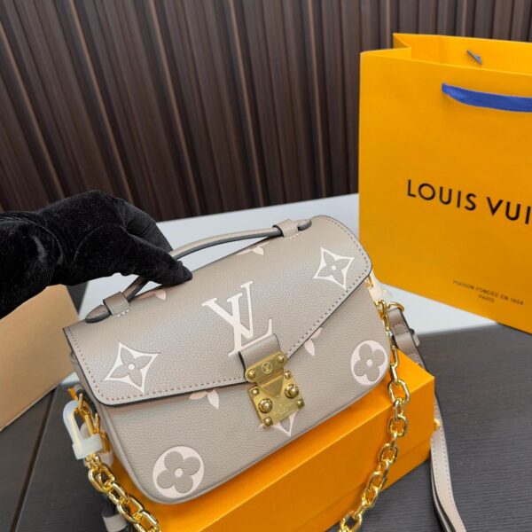 Replica Louis Vuitton Bag 13*20CM