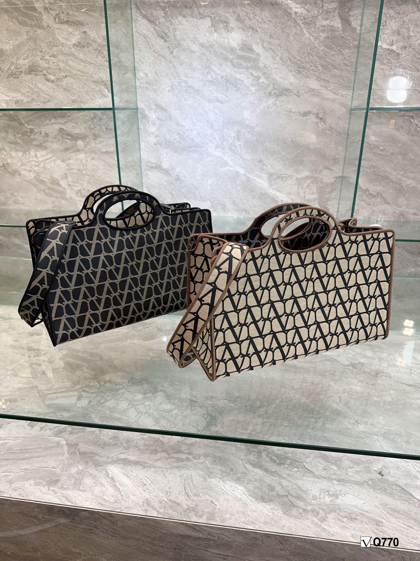 Replica Valentino Bag 41*CM
