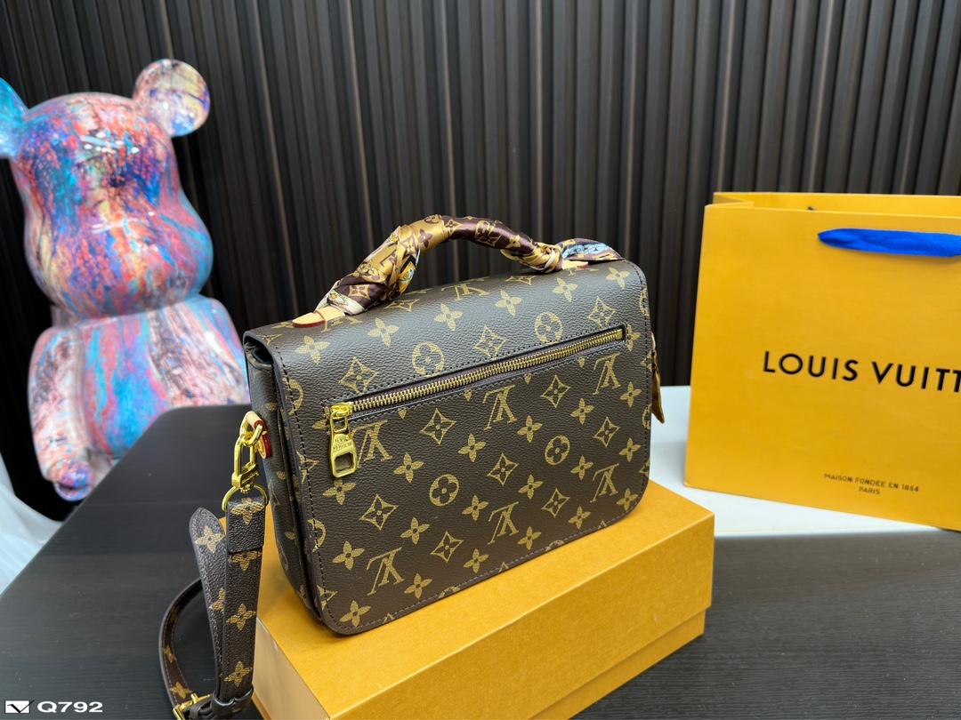 Replica Louis Vuitton Bag 24*18CM