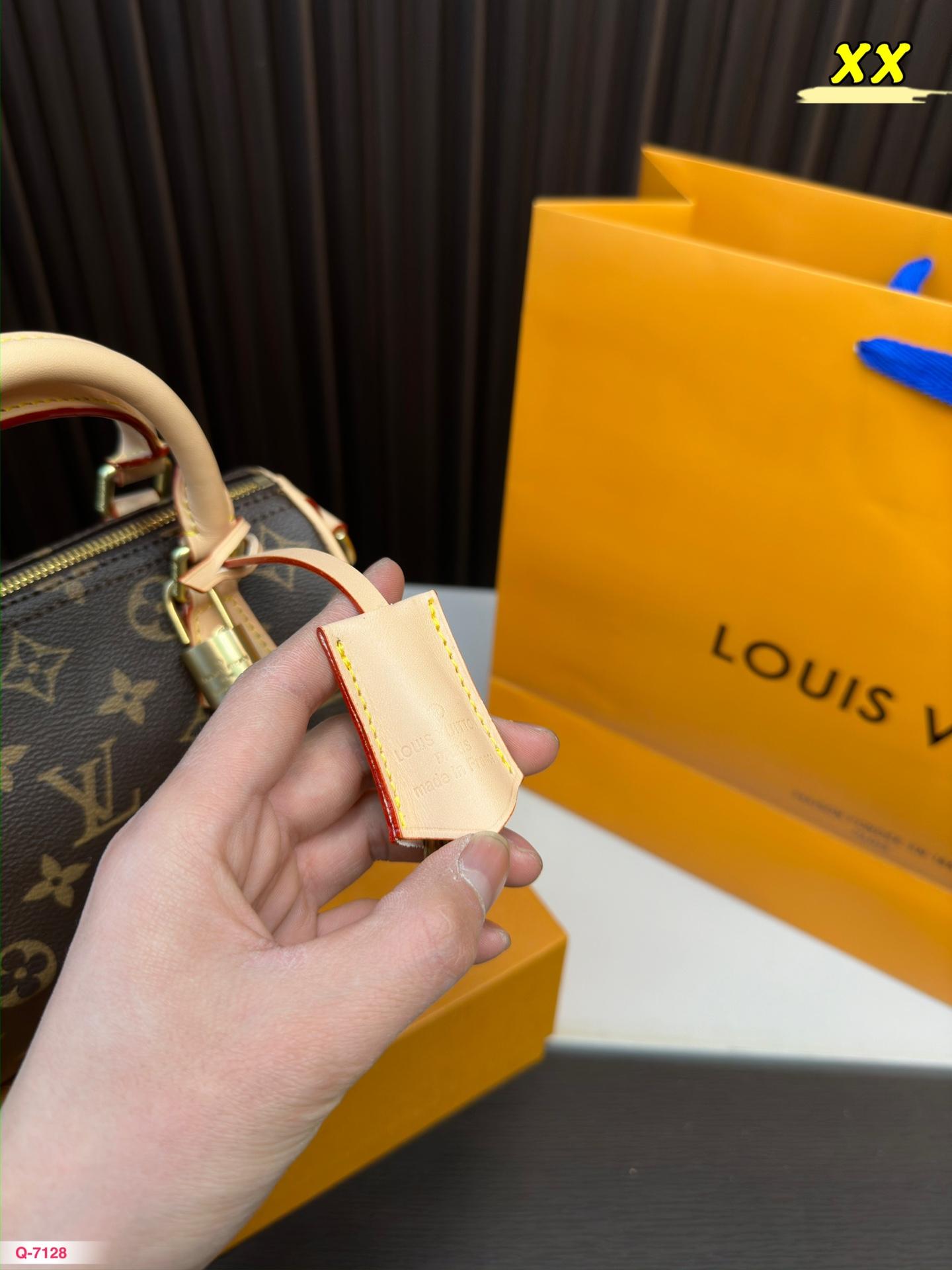 Replica Louis Vuitton Bag 14*20CM