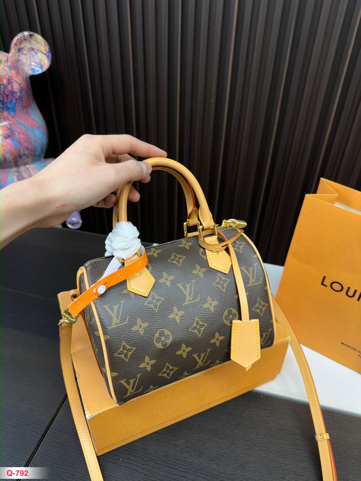 Replica Louis Vuitton Bag 15*20CM