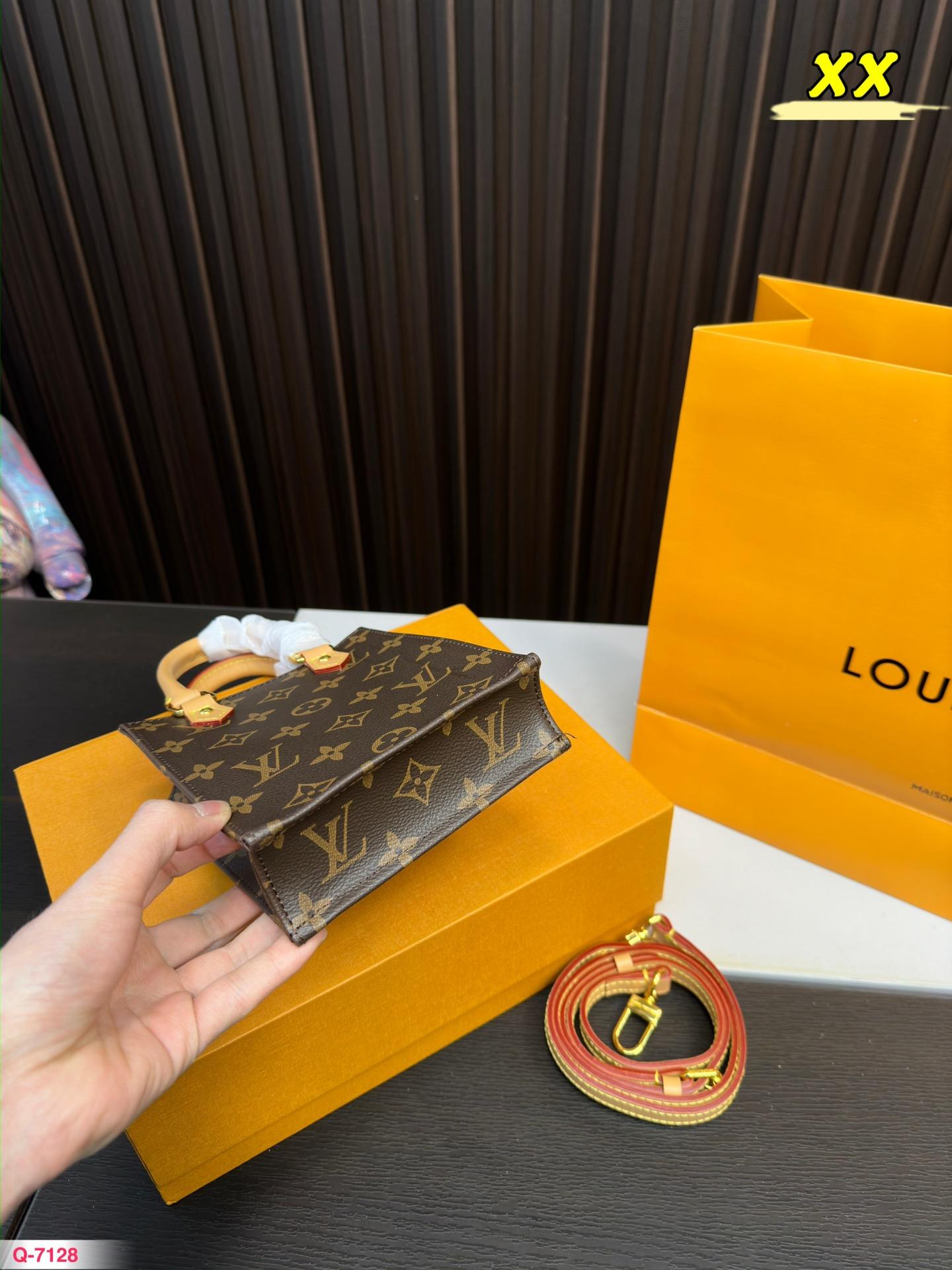 Replica Louis Vuitton Bag 14*18CM