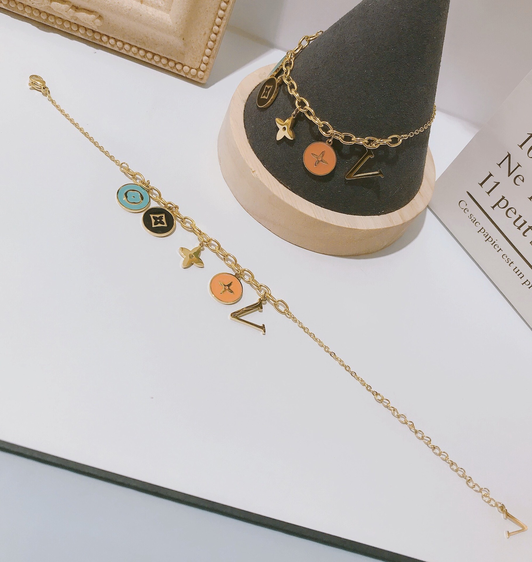 Replica LOUIS VUITTON Necklace
