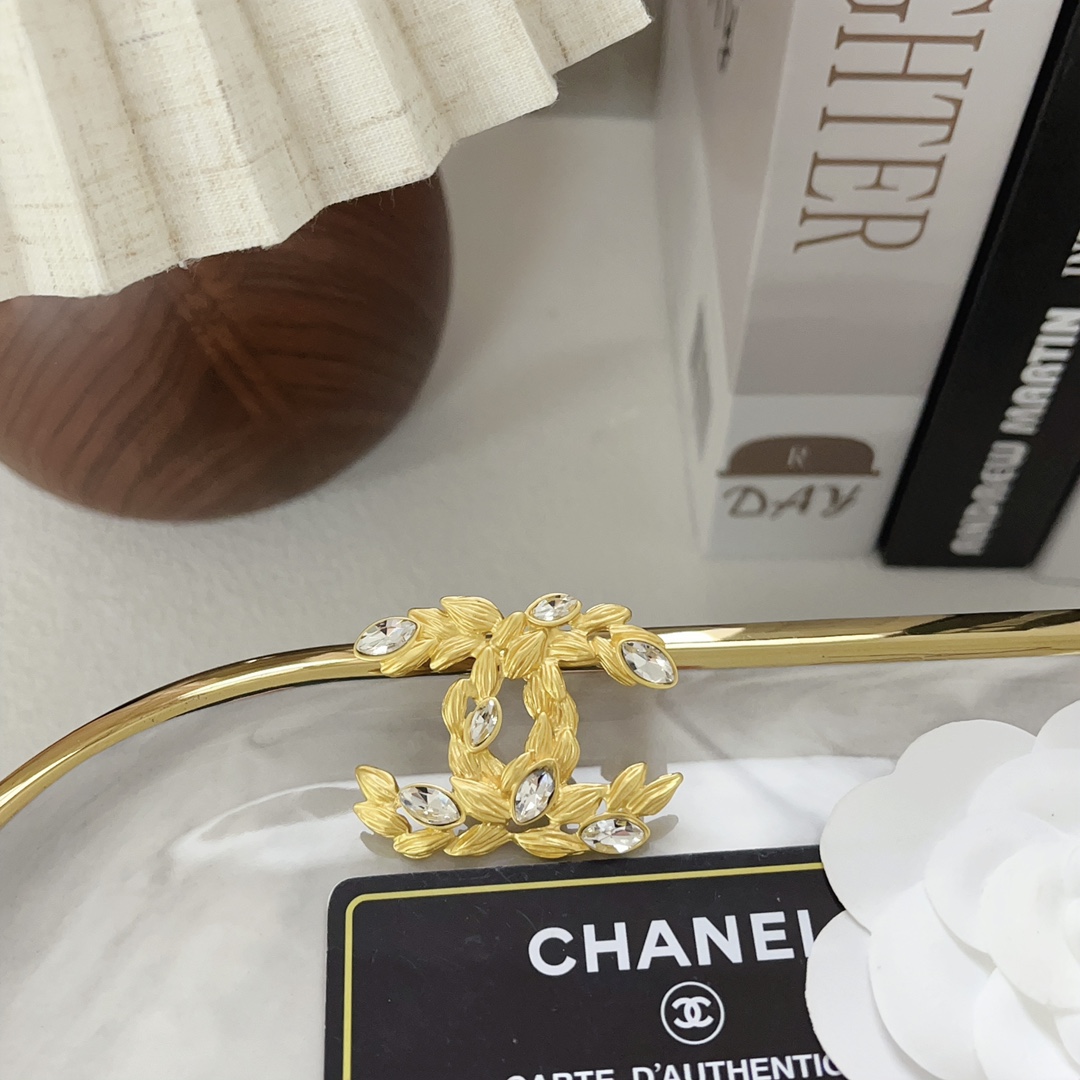 Replica CHANEL Brooch