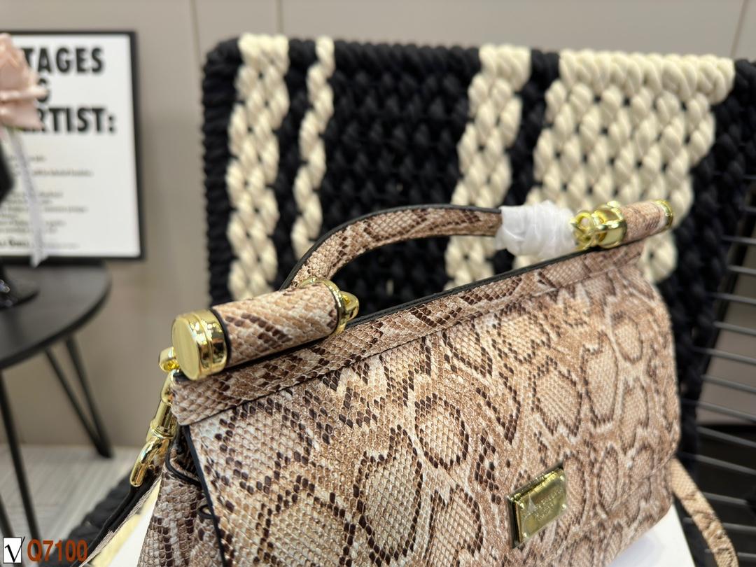 Replica Dolce Gabbana Bag 21*18CM