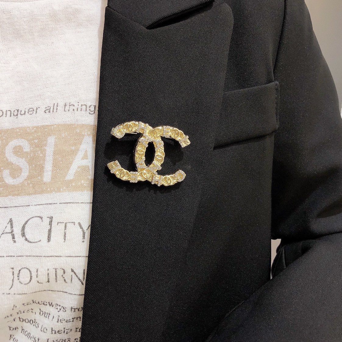 Replica CHANEL Brooch