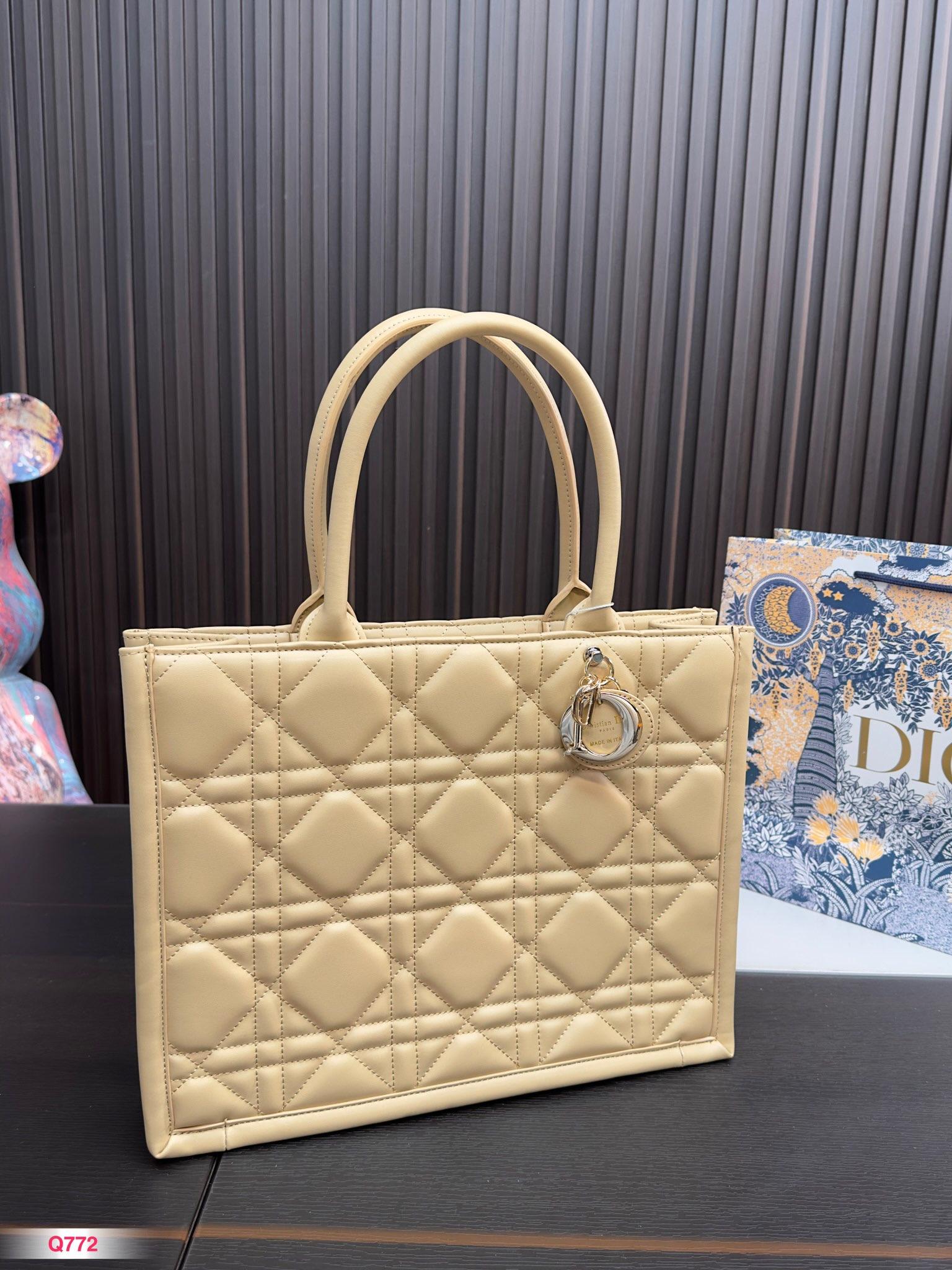 Replica Dior Bag  36*28CM/40*32CM