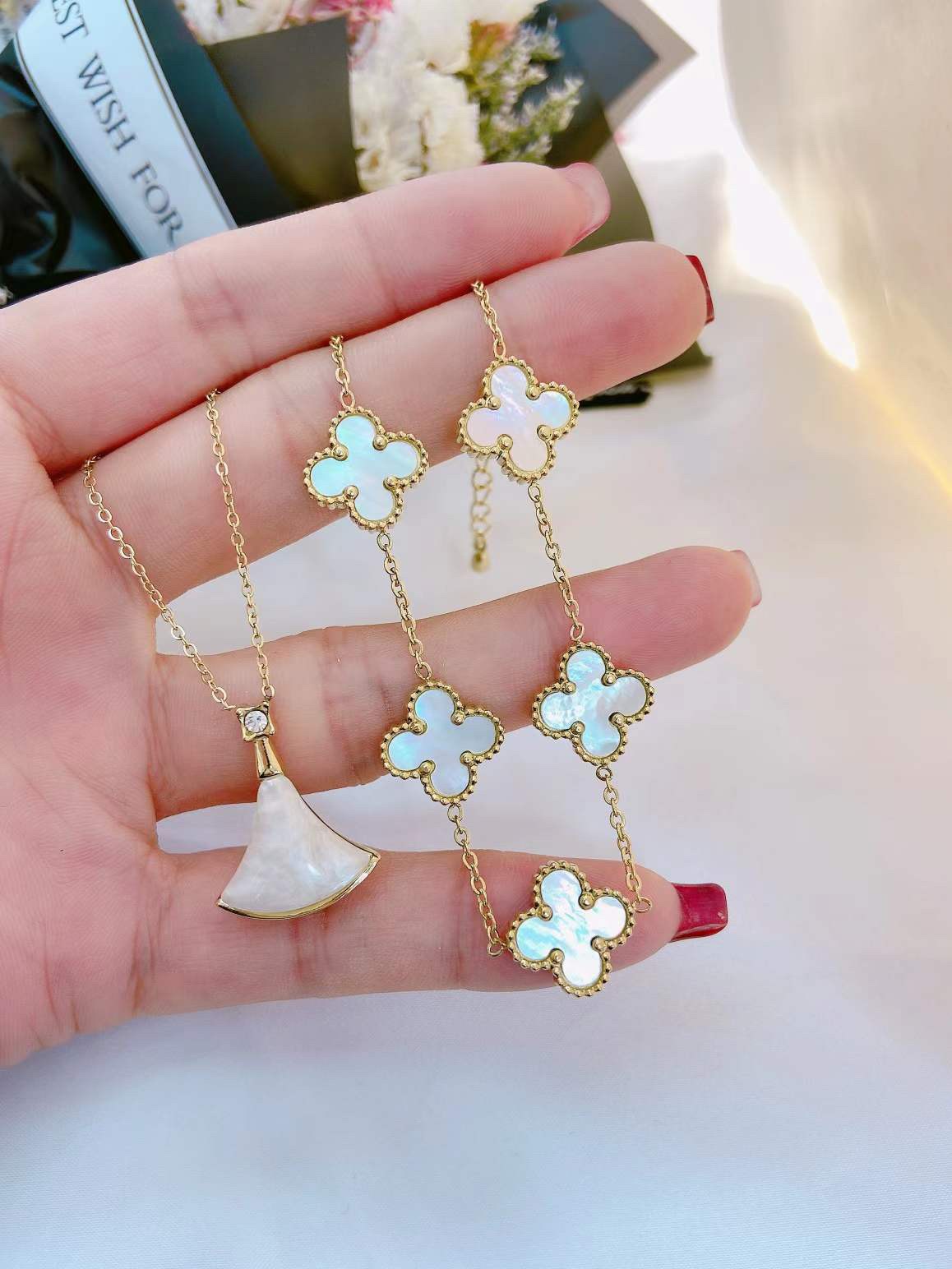 Replica VanCleef Arpels Necklace