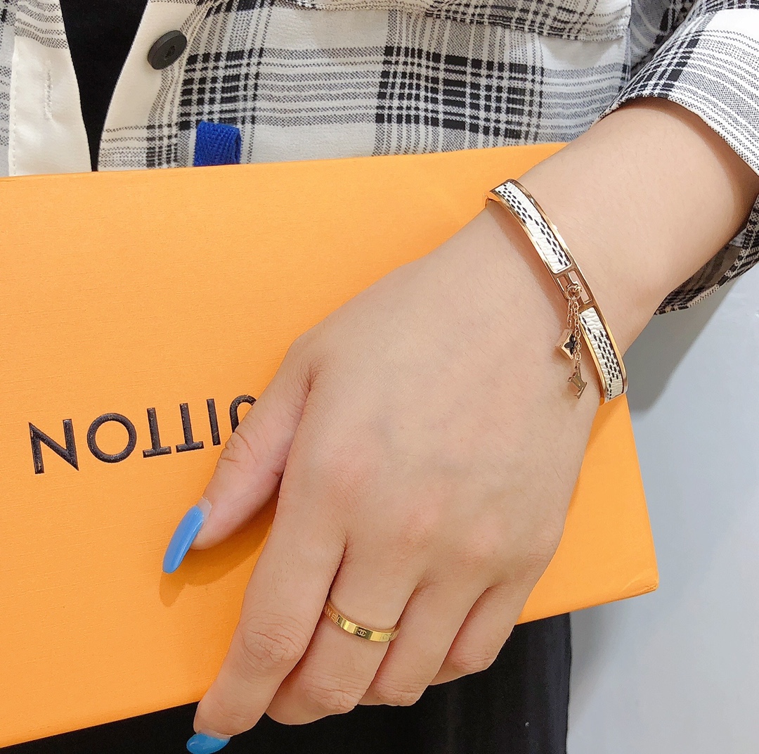 Replica LOUIS VUITTON Bangle