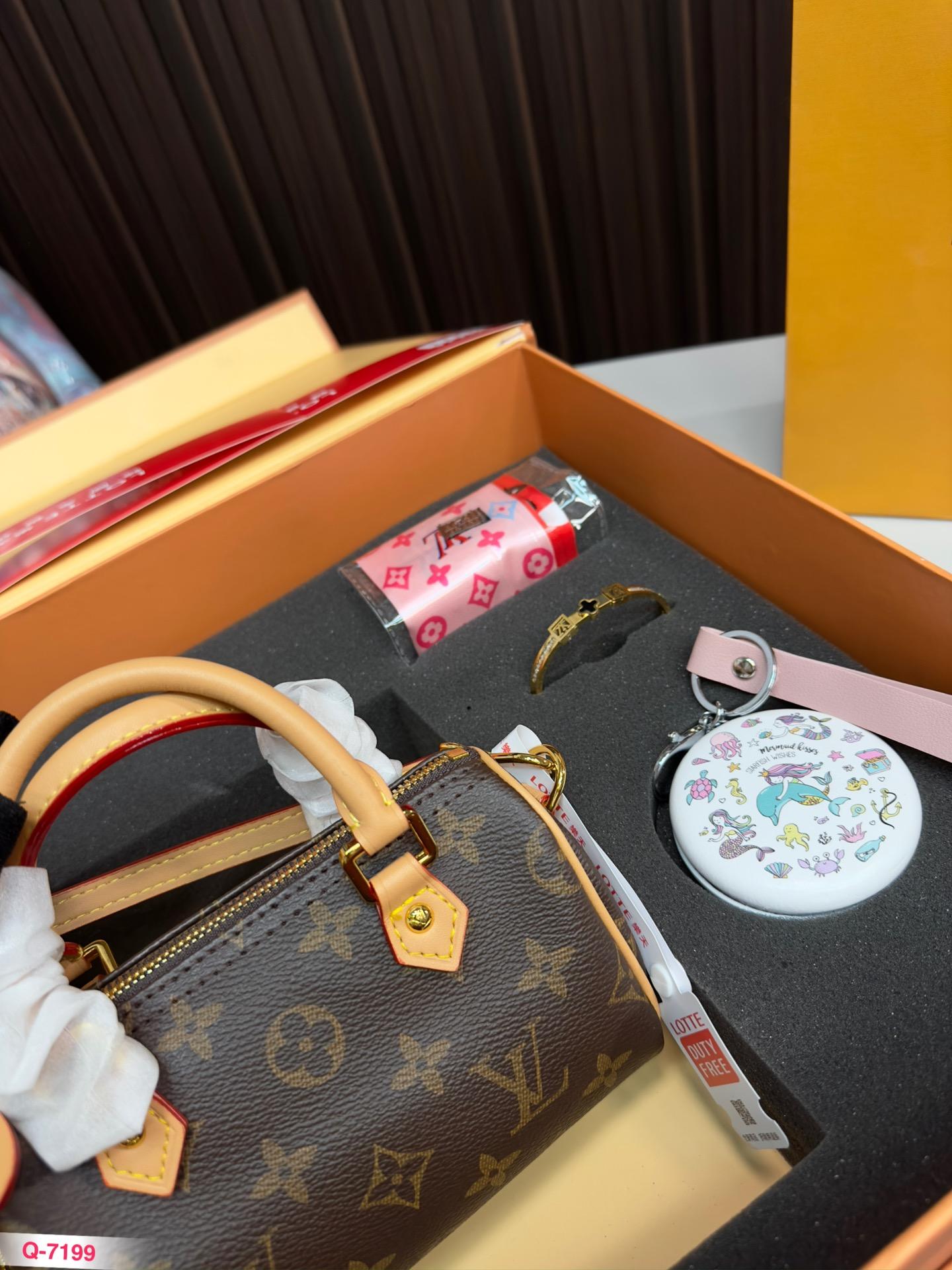 Replica Louis Vuitton Bag set 10*16CM