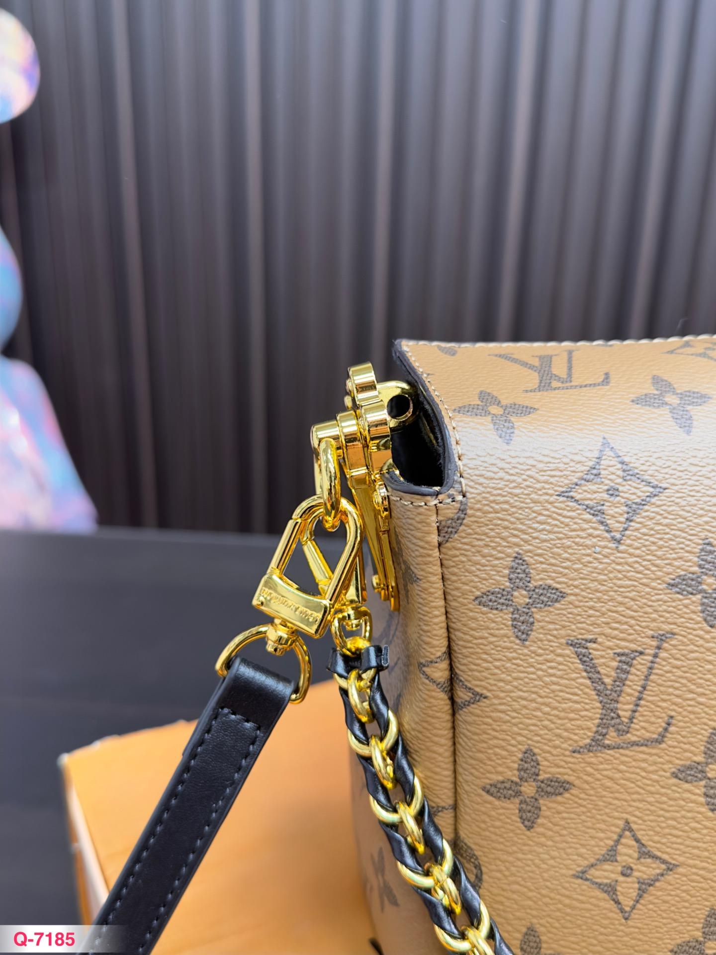 Replica Louis Vuitton Bag 23*15CM