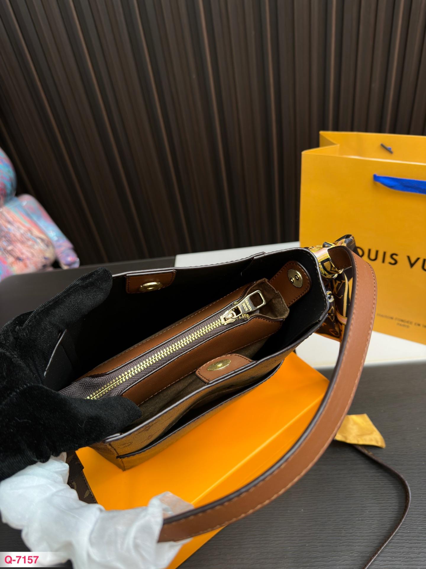 Replica Louis Vuitton Bag 18*22CM
