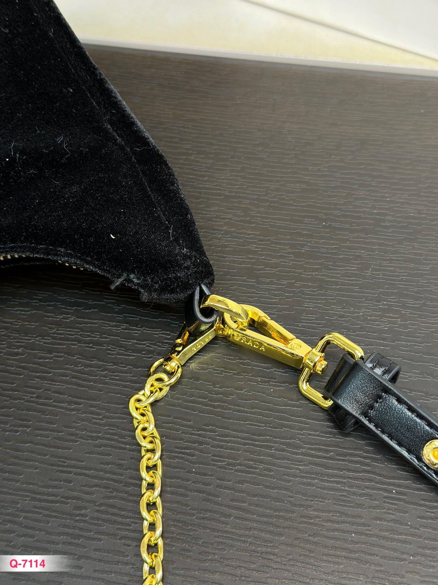 Replica Prada Bag 22*16CM