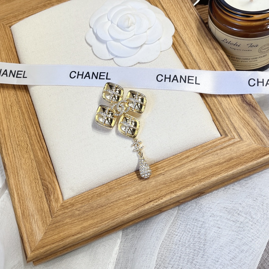 Replica CHANEL Brooch