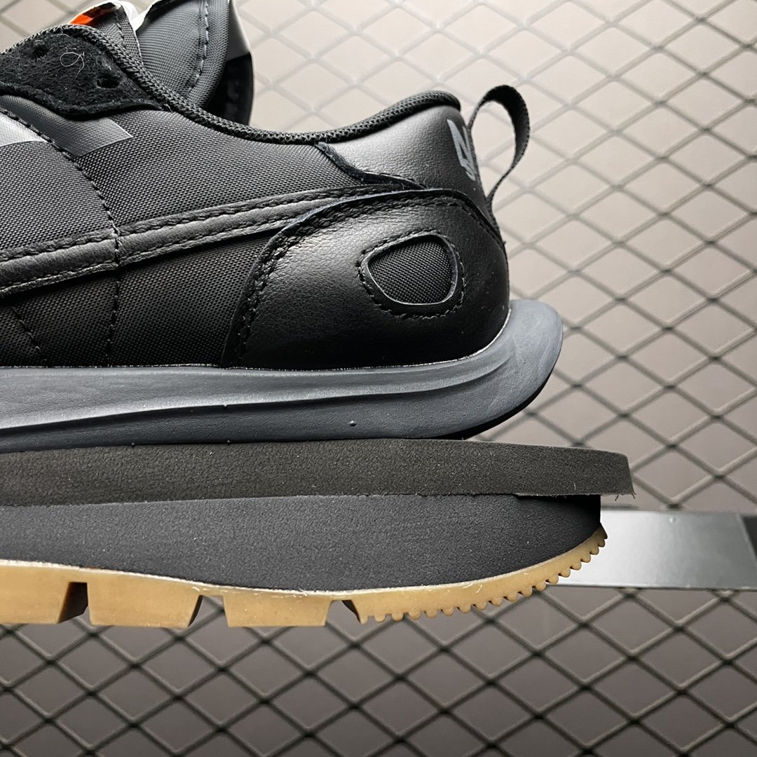Replica Nike Shoe Sacai x Nike Vaporwaffle Nylon Black 3.0 DD1875-00136-46