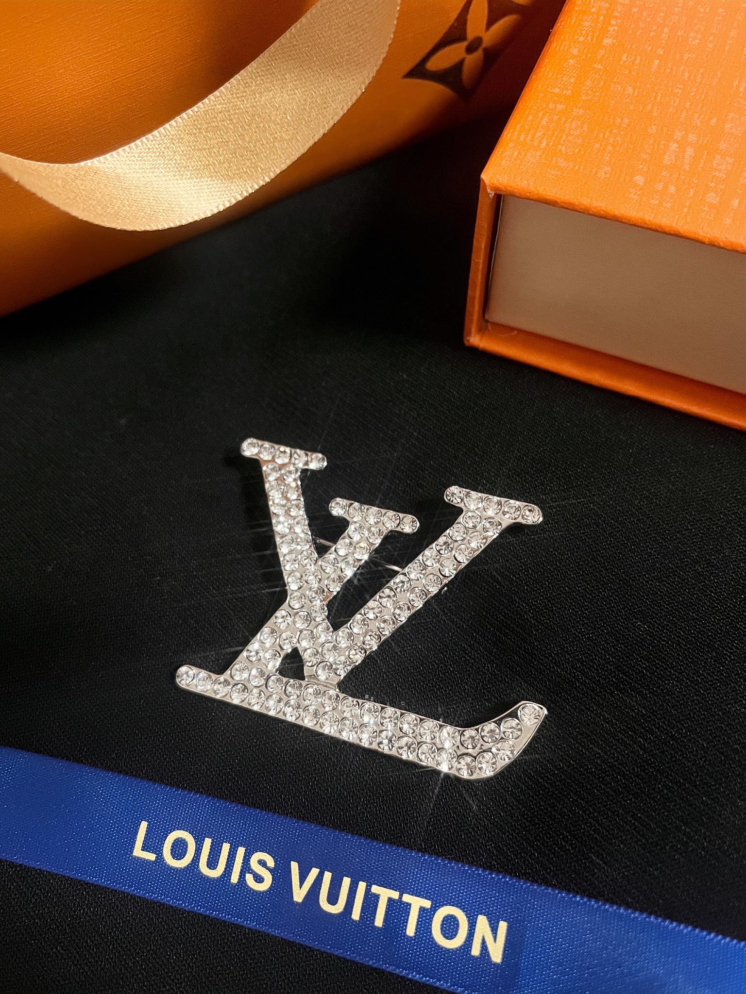 Replica LOUIS VUITTON Brooch