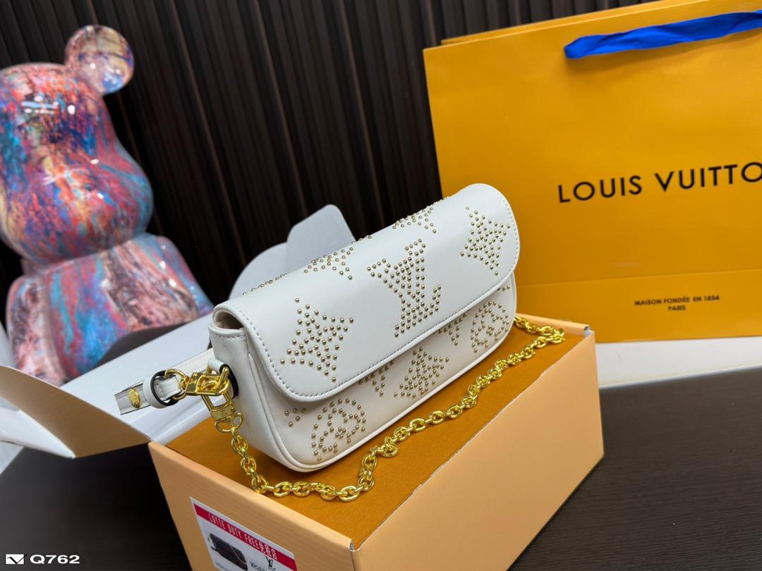 Replica Louis Vuitton Bag 11.5*22CM