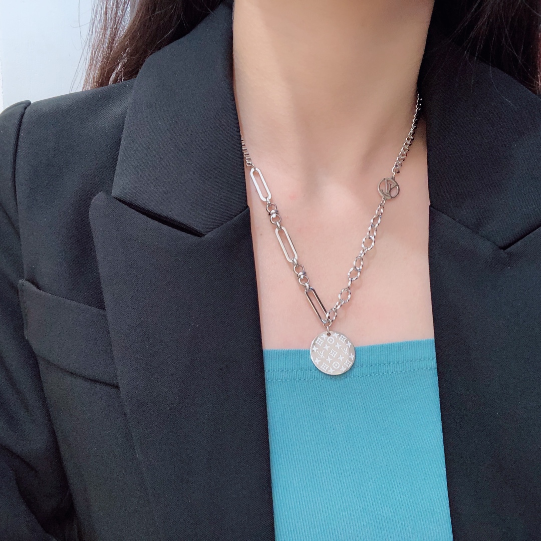 Replica LOUIS VUITTON Necklace