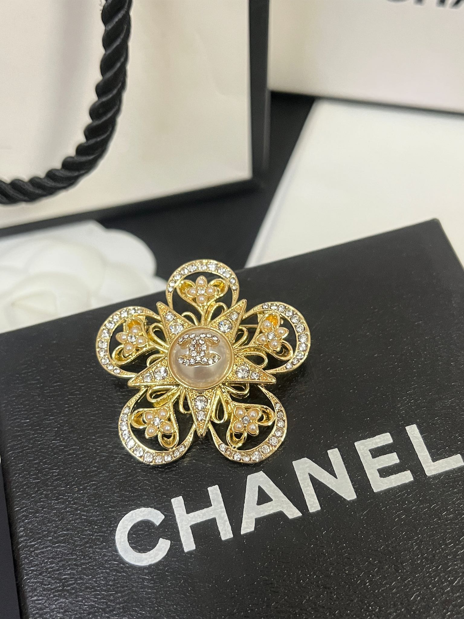 Replica CHANEL Brooch