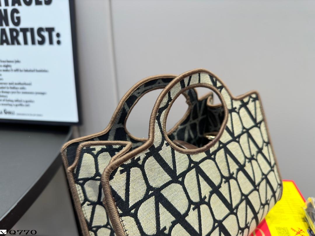 Replica Valentino Bag 23*21CM