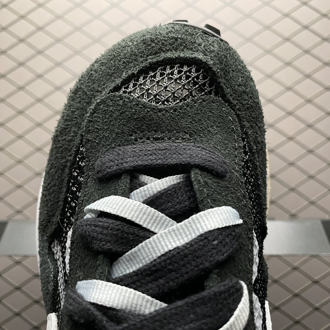 Replica Nike Shoe Sacai x Nike Vaporwaffle 3.0Black And White CV1363-00136-48