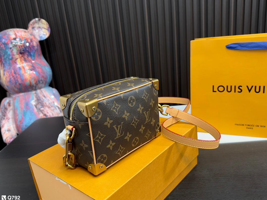 Replica Louis Vuitton Bag 18*12CM
