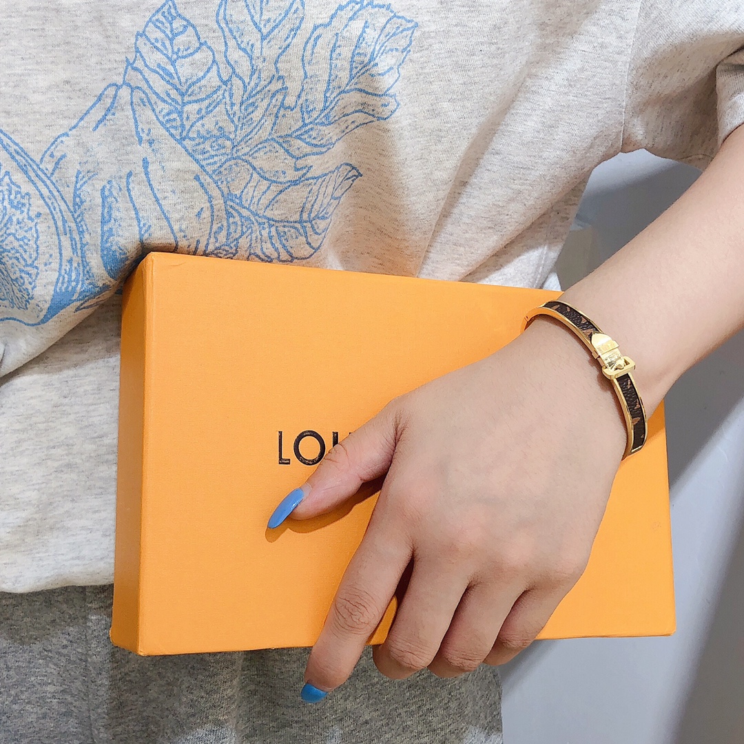 Replica LOUIS VUITTON Bangle