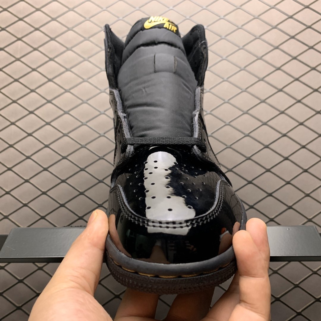 Replica Air Jordan Shoe Air Jordan 1 High OG Black Metallic Gold 555088-032 Size 40-47.5