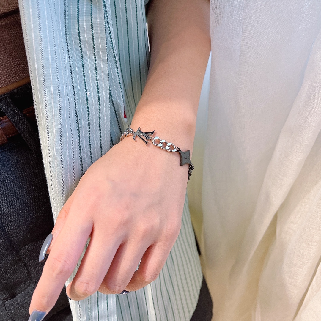 Replica LOUIS VUITTON Bracelet