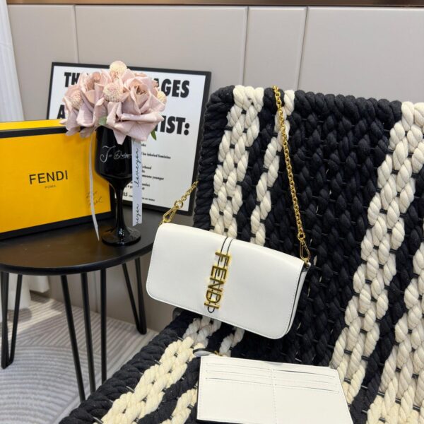 Replica Fendi Bag 21.4*11CM