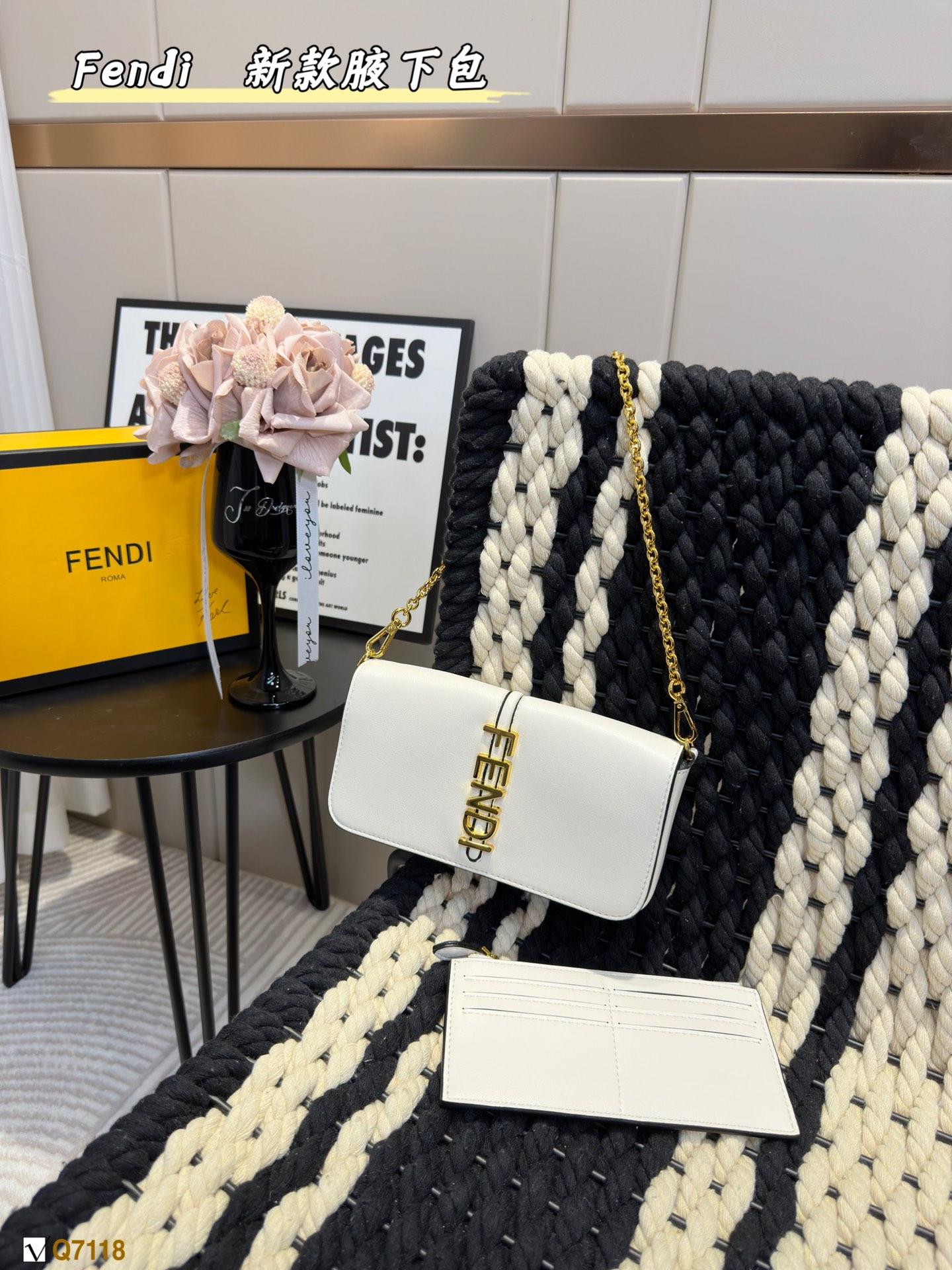 Replica Fendi Bag 21.4*11CM