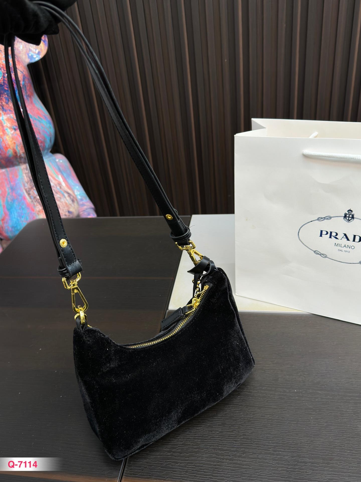 Replica Prada Bag 22*16CM