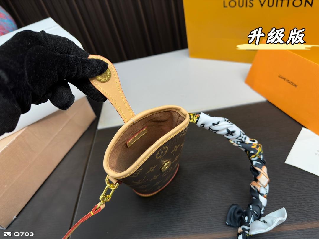 Replica Louis Vuitton Bag 6*14*18CM