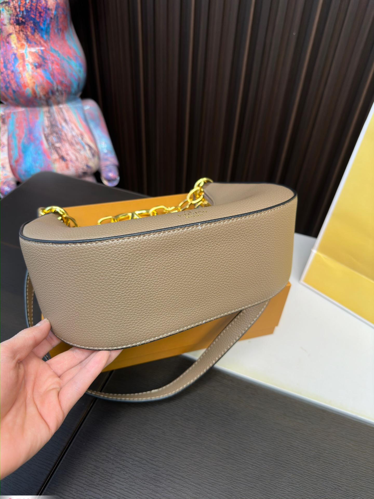 Replica Valentino Bag 14*27CM