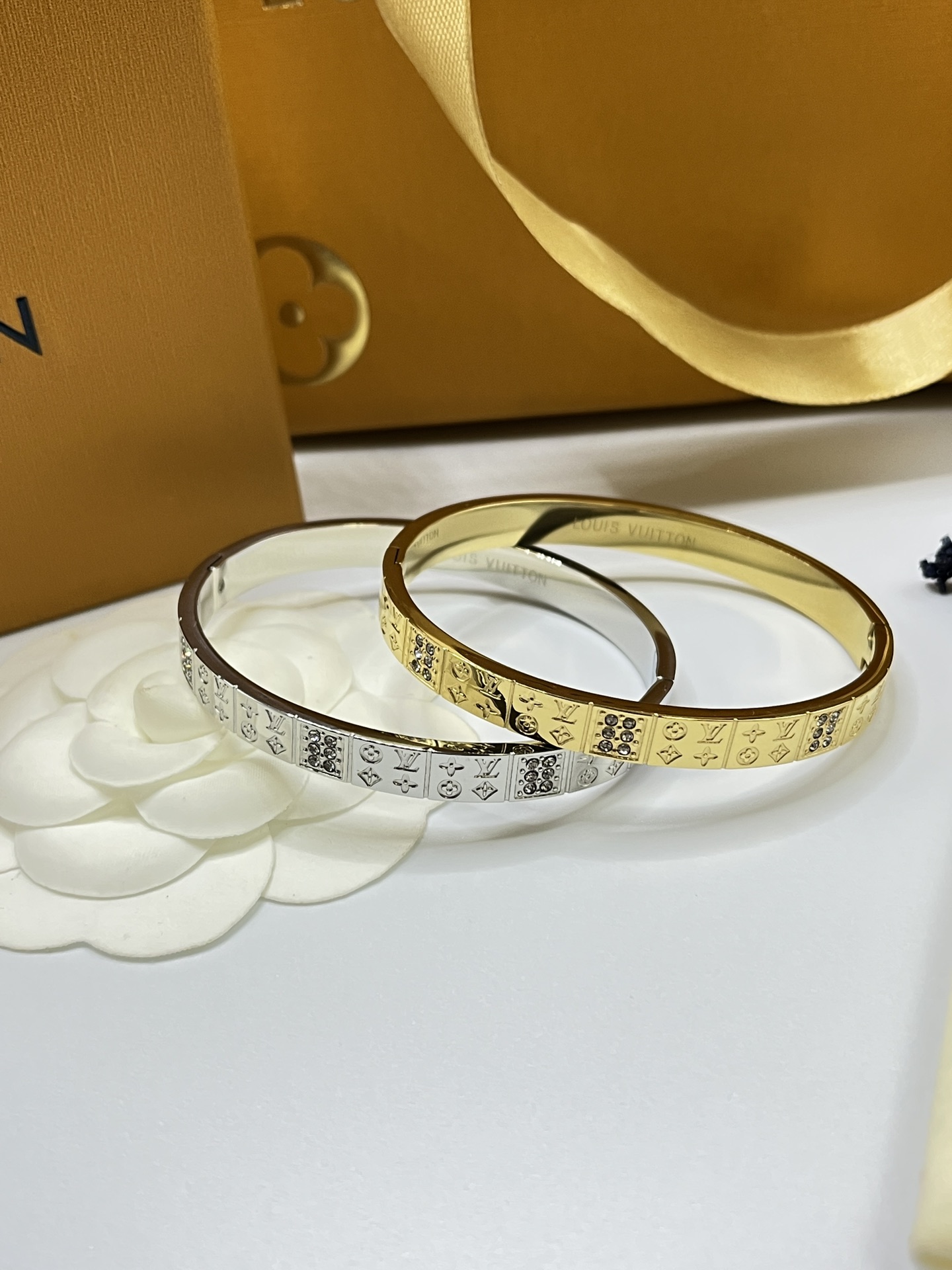Replica LOUIS VUITTON Bangle
