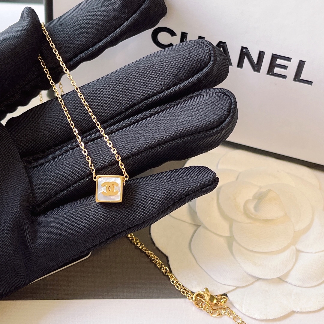 Replica CHANEL Necklace