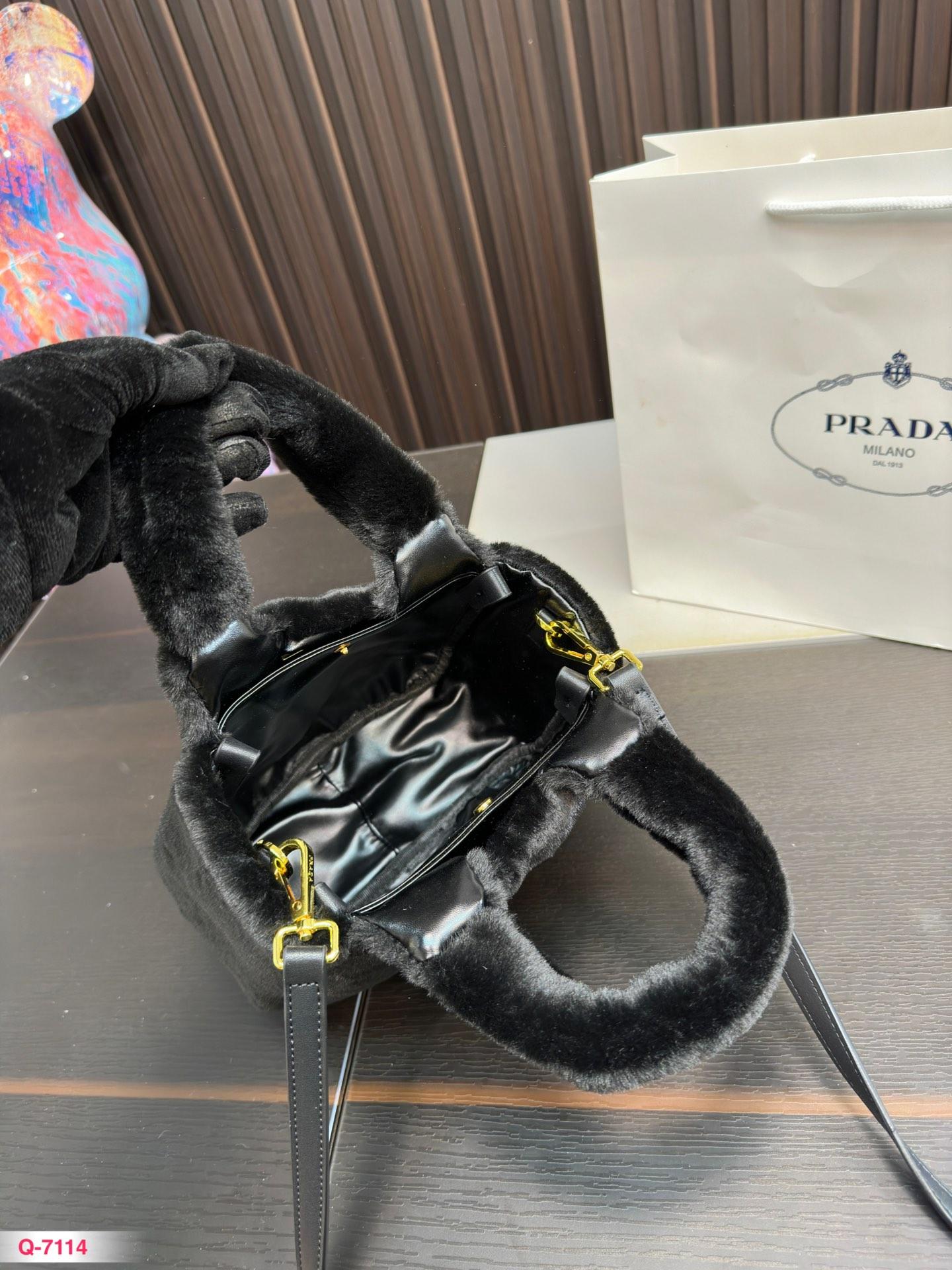 Replica Prada Bag 20*16CM