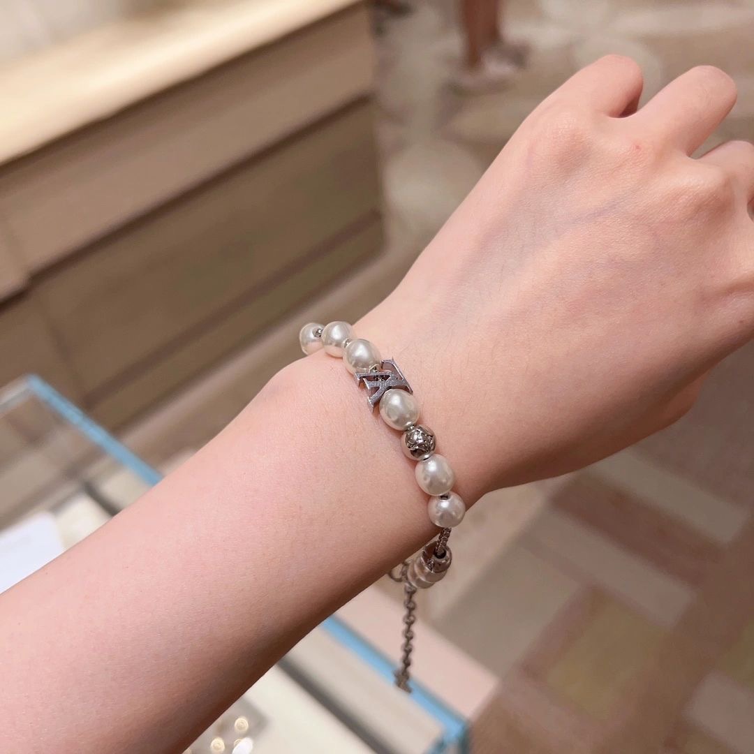 Replica LOUIS VUITTON Bracelet