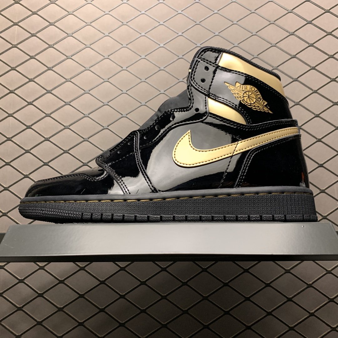 Replica Air Jordan Shoe Air Jordan 1 High OG Black Metallic Gold 555088-032 Size 40-47.5