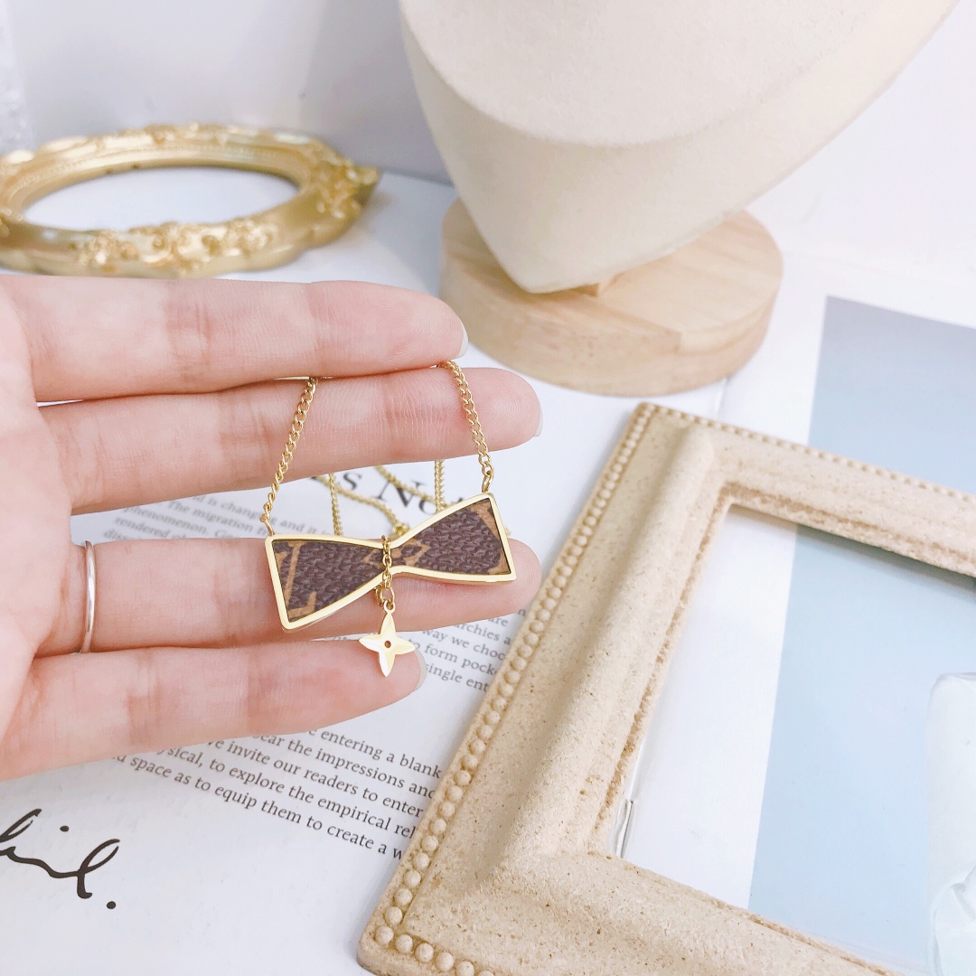 Replica LOUIS VUITTON Necklace